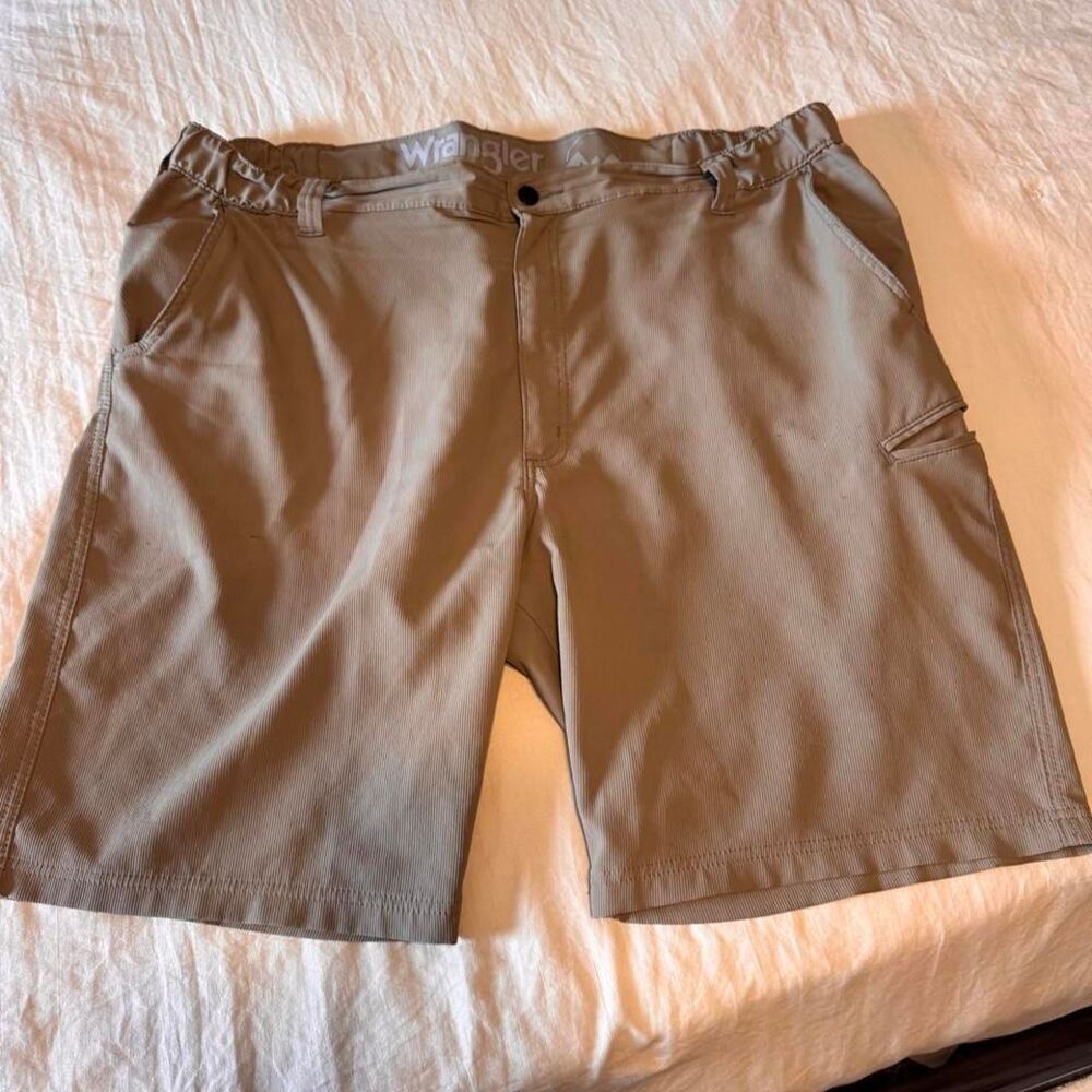 Wrangler Tan Hiking Shorts Men's Outdoor‎ Cargo Utility Relaxed Fit Summer